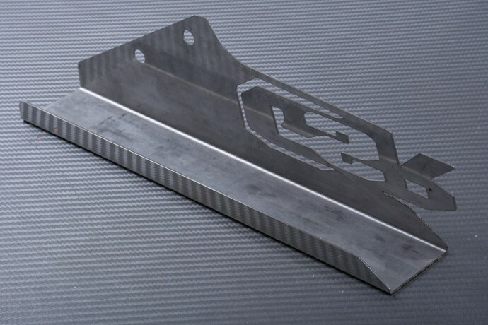 Protection de chaîne Suzuki GSR 600 cache carter argent WVB9