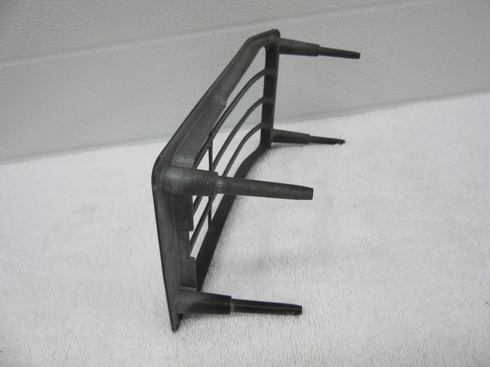 NOS 1971-1972 Oldsmobile Delta 88, 98 RH Front Cornering Lamp Bezel GM 5963768  - Image 2 of 4