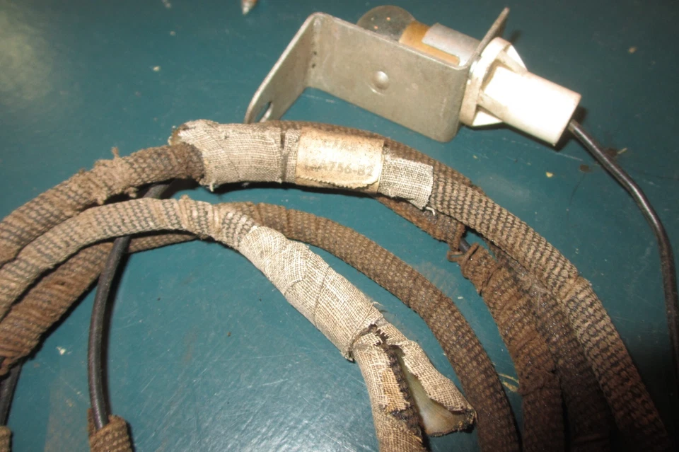 Luz de porta-malas Mercury Marauder Monterey Ford Galaxie 500 XL 390 428 427 67 1967 - Imagem 3 de 3