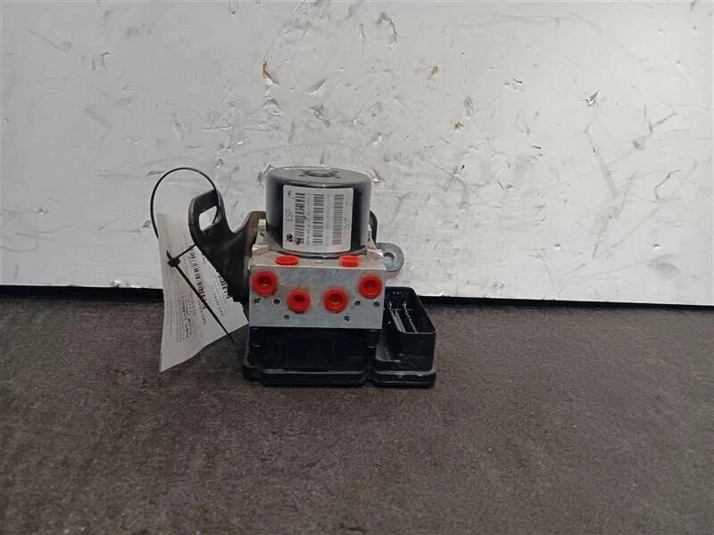 2009-2010 Jeep Grand Cherokee ABS Anti-Lock Brake Pump Control Assembly OEM - Image 2 of 4