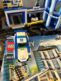LEGO CITY: Police Station (60141 With Box And Instructions
