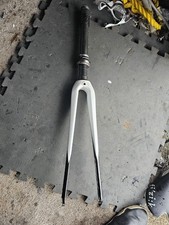 Giant  advanced carbon fork for rim brake spacer bearings