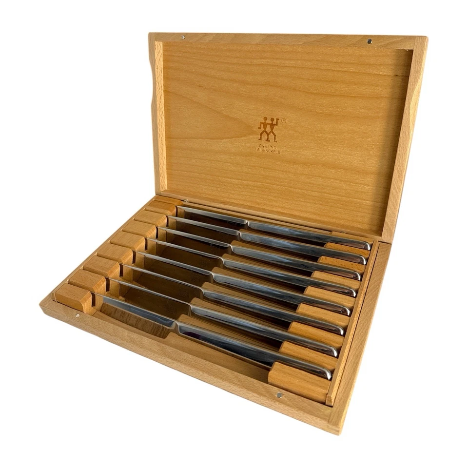 Juego de cuchillos para carne Zwilling contemporáneos de acero inoxidable de 8 piezas en caja de regalo de madera Foto 3 de 4
