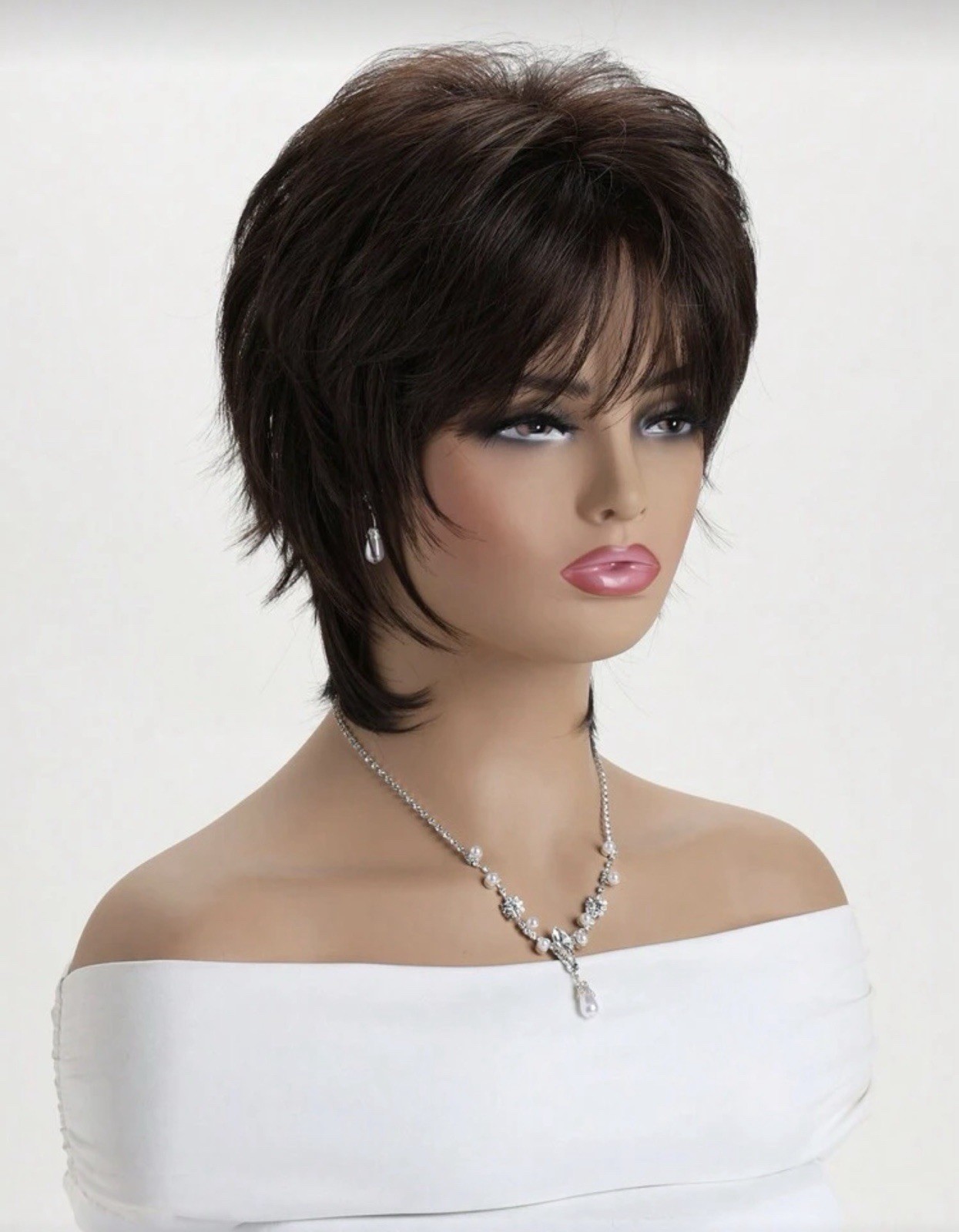 Perruque brune coupe pixie courte solution idéale pour masquer la perte de cheveux avec frange - 3