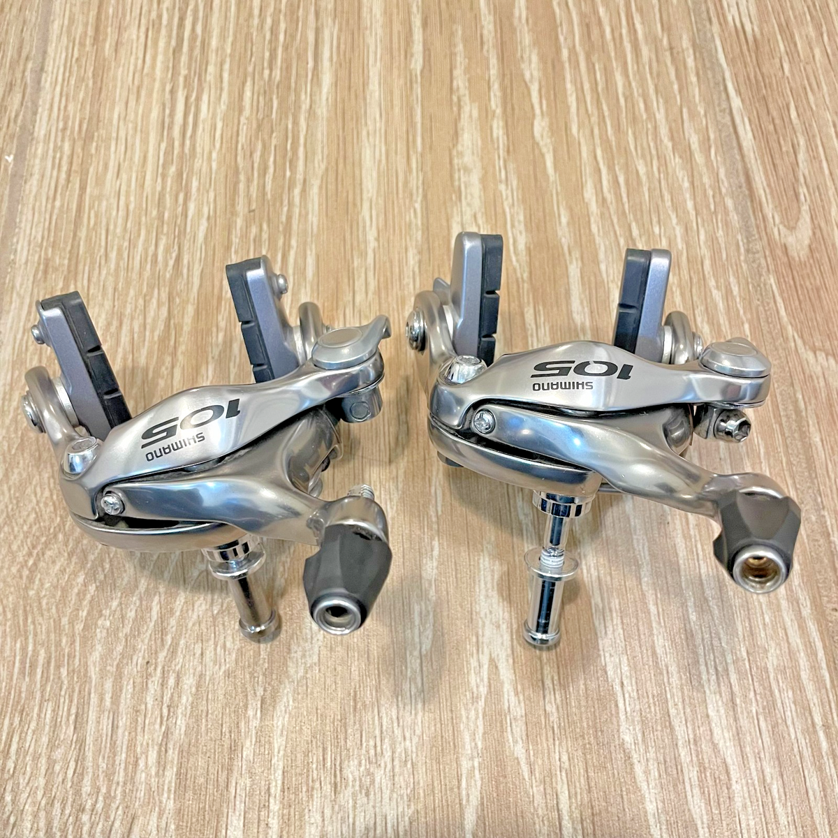 Shimano 105 Brakeset Br-5600 Dual Pivot Caliper Brake Set for sale