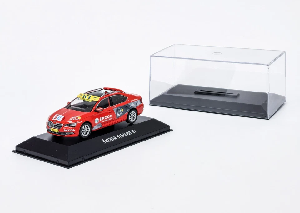 Škoda Superb III - Tour de Francia (2015) + caja plexi DeA 1:43 - Imagen 2 de 4