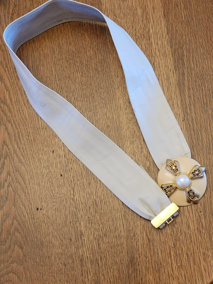 Vintage 80s Belt Ivory Leather Goldtone Buckle Adjustable - Image 2 of 4