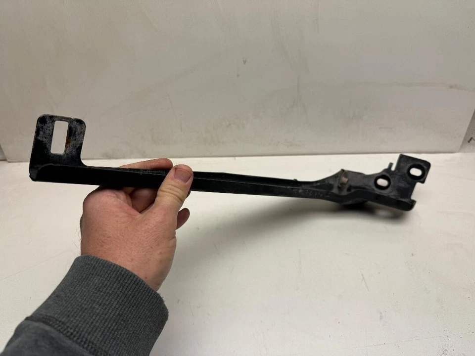 08-10 FORD SUPER DUTY LEFT GRILLE SUPPORT BRACKET P/N 8C34-8B459AB OEM PART Foto 2 de 4