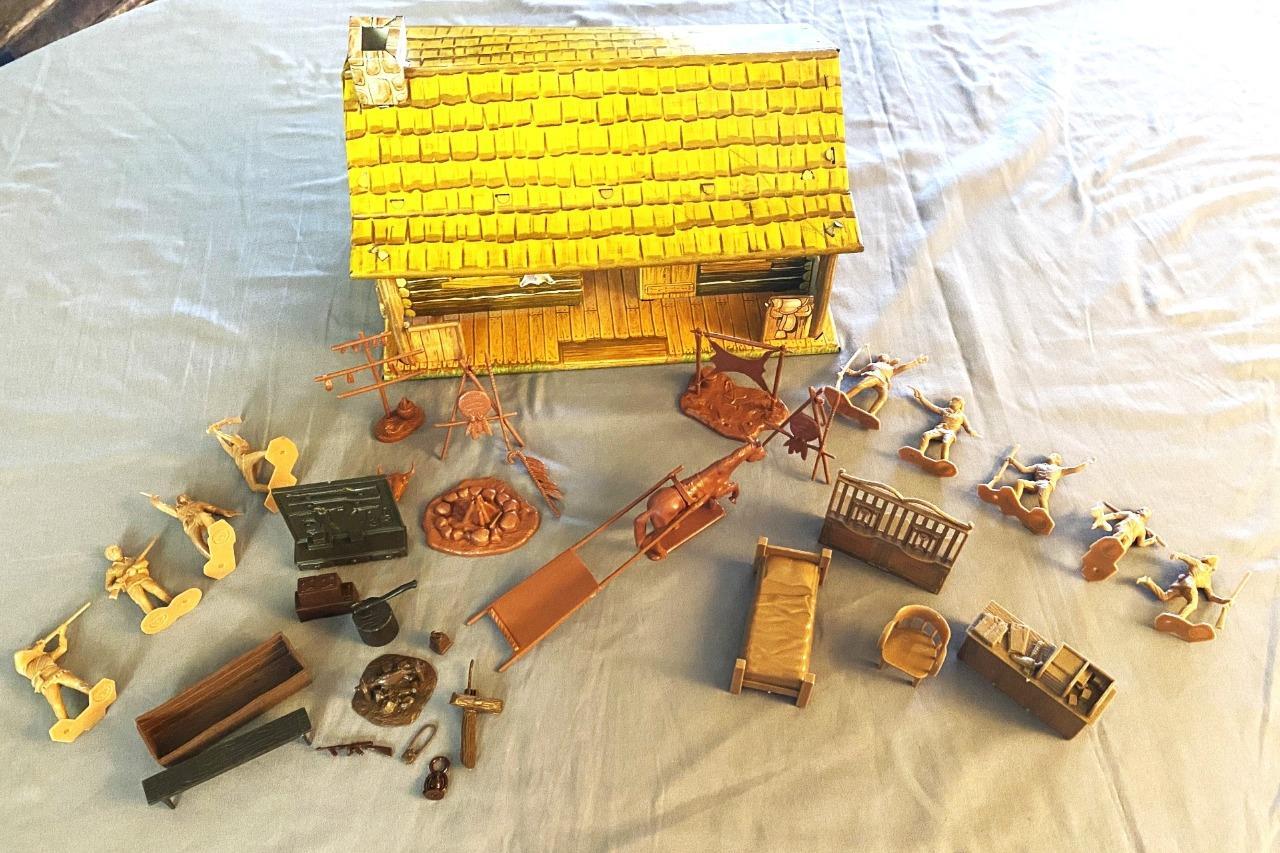 MARX Tin Litho BarMRanch playset with accessories & Boonesborough