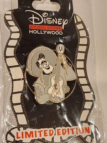 Disney Pixar Coco Ernesto de la Cruz Profile LE 300 Pin DSF DSSH Guitar - Picture 2 of 4