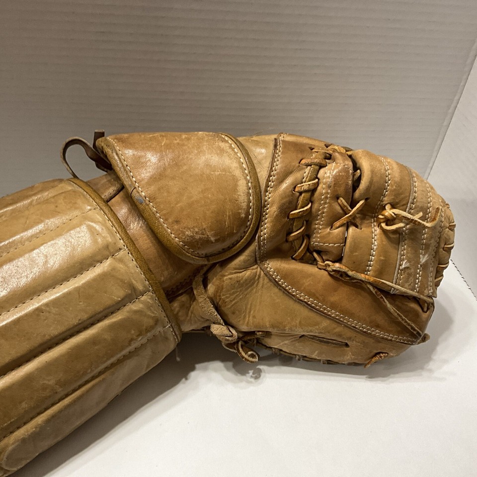 Vintage Early 1960s Pro Winnwell ShockGuard 575 LC Leather Goalie