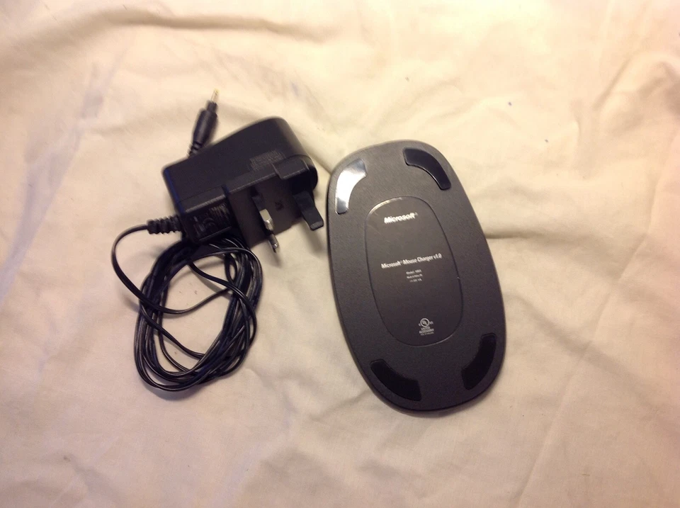 Microsoft 1064 V1.0 Charger Mouse 8000 laser Wireless+Power adapter 100-240V-M16 - Image 2 of 4