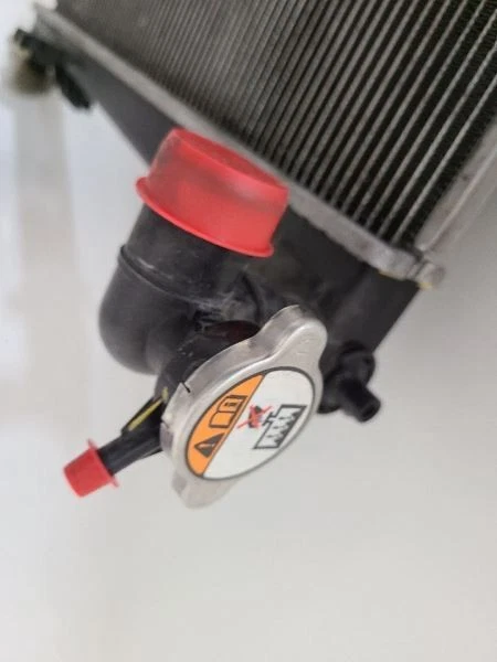 2014 14 HYUNDAI SONATA 2.4L Radiator 253103R500 Foto 3 de 4