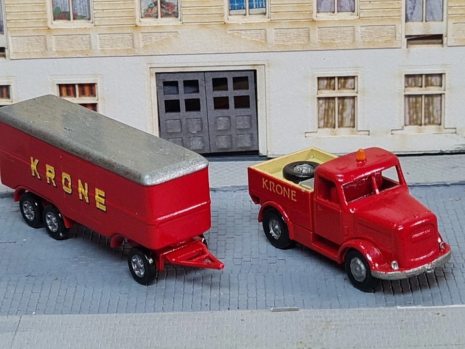 Metallmodell Käbele Zugmaschine mit 3 achs. Kofferanhänger Spur N 1:160