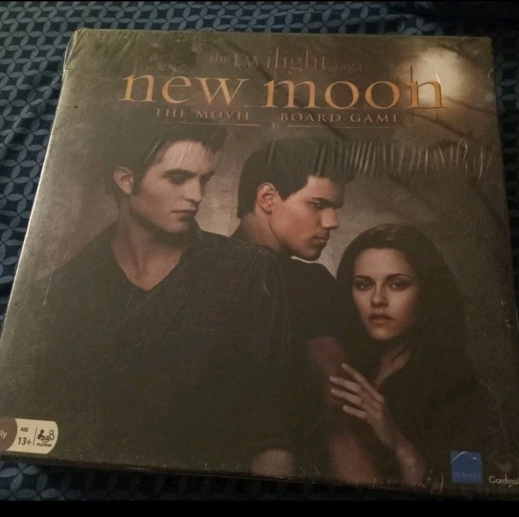 THE TWILIGHT SAGA NEW MOON MOVIE BOARD GAME BRANDNEW - Image 3 of 3