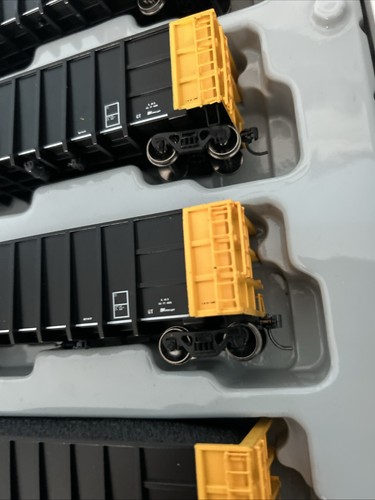 Athearn RTR Wisconsin Power And Light 50ft Thrall High Side Hoppers - Picture 5 of 6