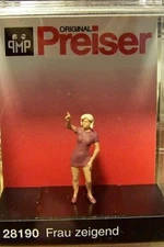 NEW : HO scale Preiser WOMAN POINTING to the SKY Figure # 28190