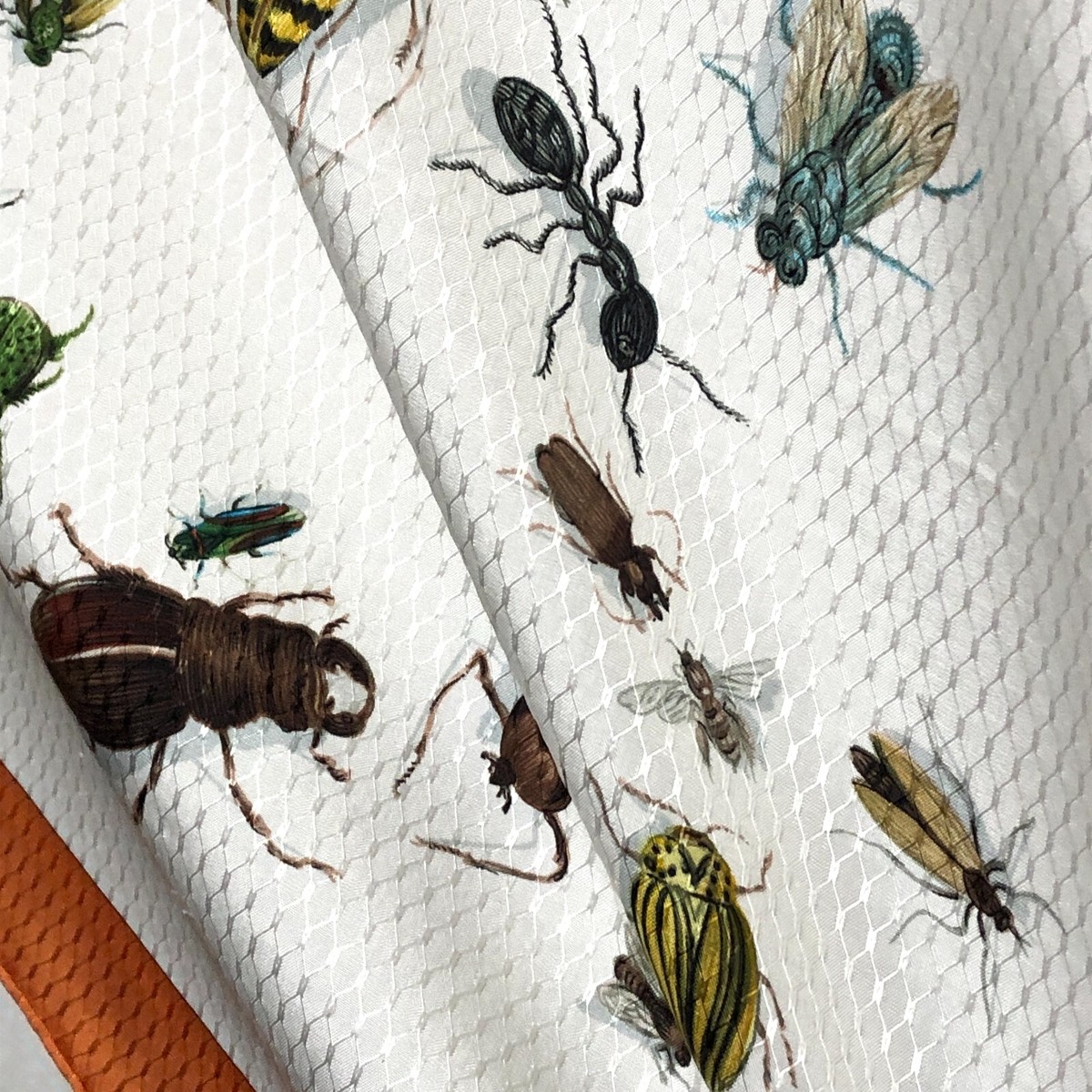 週末SALE⭐︎HERMES エルメスマットてんとう虫　草花柄　コットンフランス製 Rare!! HERMES Silk Scarf Les Insectes Bug Insect France 90 White x