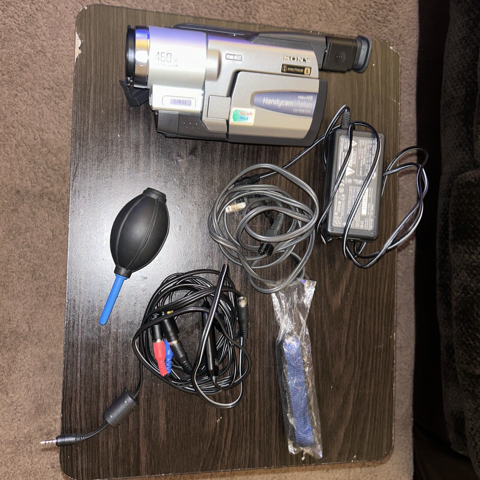 Sony Handycam CCDTRV68 Hi8 Analog Camcorder w/ Roxio VHS TO DVD MAC