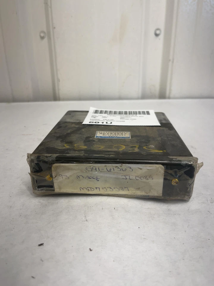 93 CHRYSLER COLT Chassis Brain Box Transmission (behind Console) Md753587 - Image 3 of 4