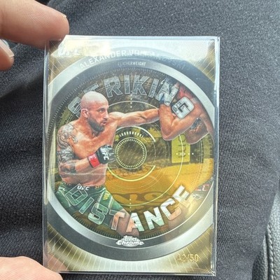 Topps 2026 Topps Chrome UFC Alexander Volkanovski Striking Distance SD-4 /50