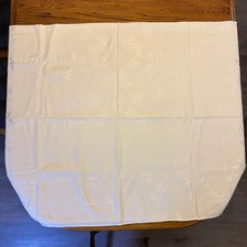 Light Green Damask Tablecloth, 70 X 53, Leaf design