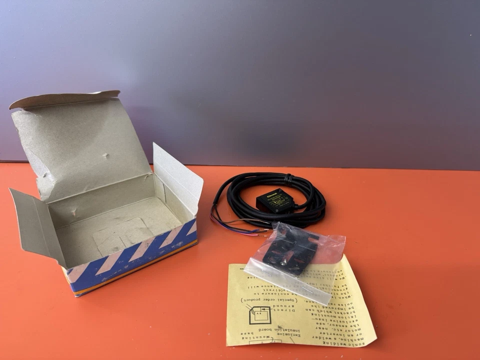 Aromat MQ-W3AR-DC12-24V фотоэлектрический датчик 12-24VDC набор  - Изображение 2 из 4