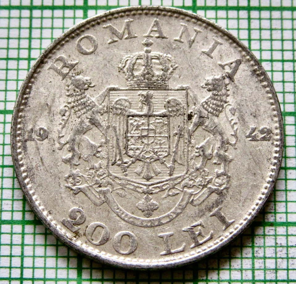 ROMANIA King MIHAI I 1942 200 LEI, 0.835 SILVER Patina WWII COINAGE km# 63 - Image 3 of 4