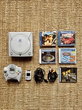 Sega Dreamcast Console Bundle - 1 Controller, 5 Games, VMU and AV/Power Cables
