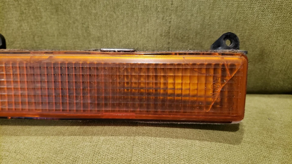 Cadillac Deville Fleetwood 1980-1989 conductor izquierdo marcador de estacionamiento giro grietas OEM Foto 4 de 4