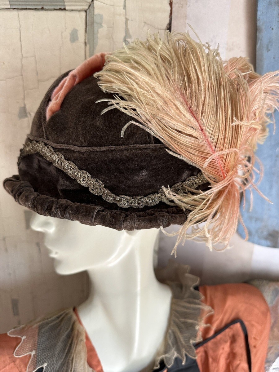 Antique UNWORN Woman display picture 1