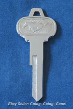 ORIGINAL HURD FORD MUSTANG PONY KEY BLANK TRUNK / GB 1964-1965  S1127MU H42 NOS