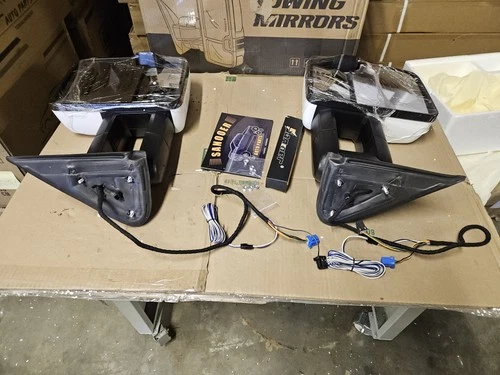 Used Painted White 2003-2007 Chevy Silverado Sierra Tow Mirrors LED Switchback