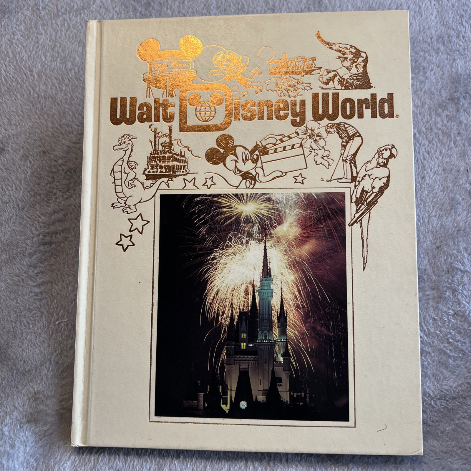 1989 Vintage Walt Disney World Souvenir Hardcover Book