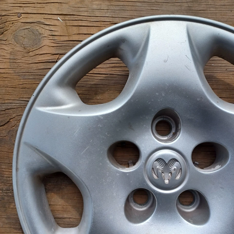 Tapacubos Dodge Caravan 2001-2003 se adapta a ruedas de 15", p/n 04694958AA, 8004 03 Foto 2 de 4