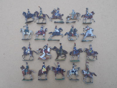 Plats d'étain - Zinnflachfiguren : 16 cavaliers anglais premier empire