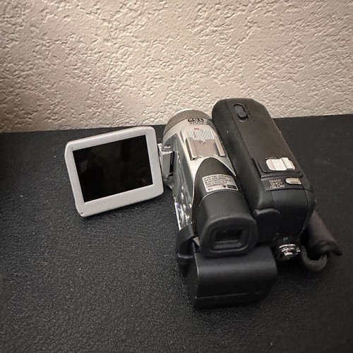 JVC Handycam GR-DF450U With Carry Bag ,battery + charger - Picture 2 of 2