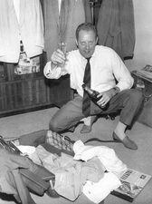 Arnold van Mill * opera singer Netherlands packing suitcases - 1958 Photo