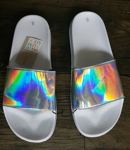 holographic flip flops