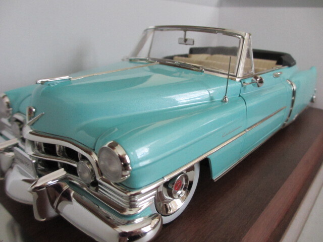キャディラック 1/18 Series 61 Convertible 1950