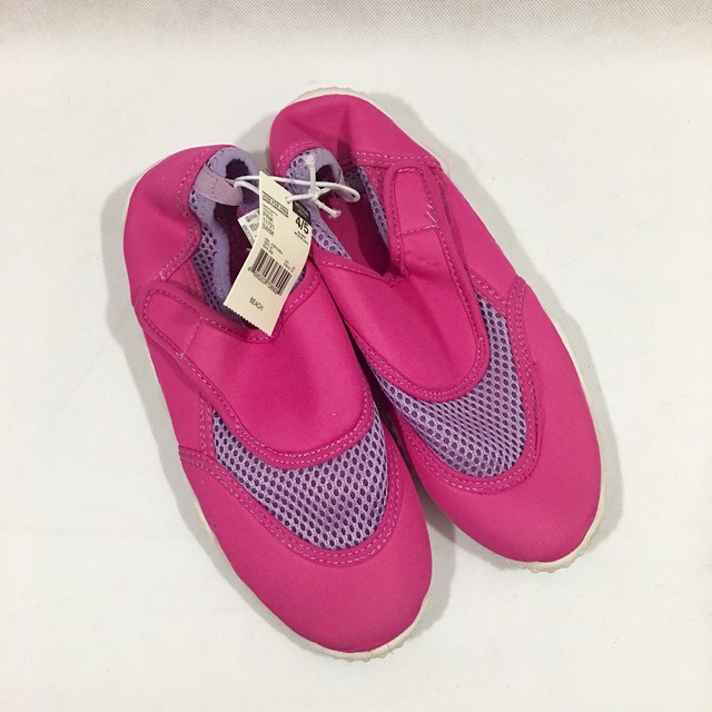 size 4 water shoes
