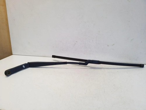 Windshield wiper blade arm
