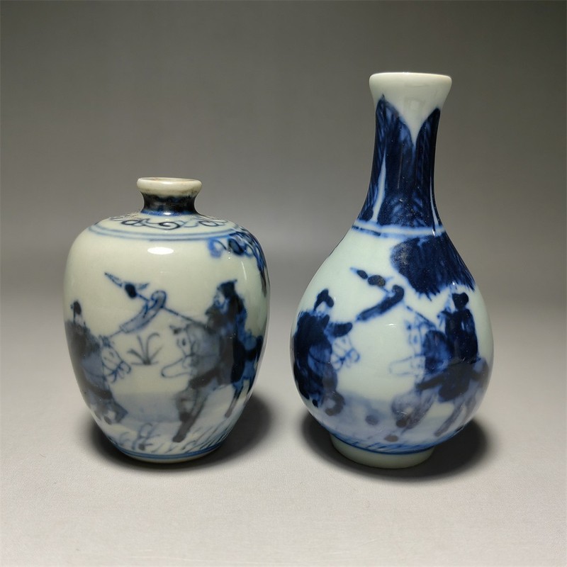 Chinese Antique Blue & White Porcelain Bottle    