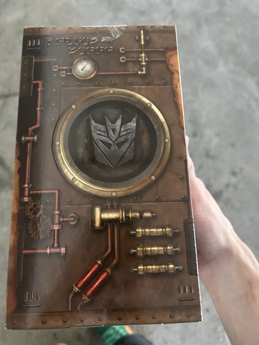 SDCC 2025 Hasbro Transformers CUORI D'ACCIAIO Timelines Bumblebee Megatron - Foto 4 di 6