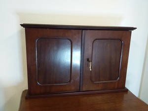 antiker tabakschrank hängeschrank tischschrank kleiner sekretärschrank