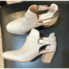 G. H. Bass Sylvia tan leather booties size 8.5