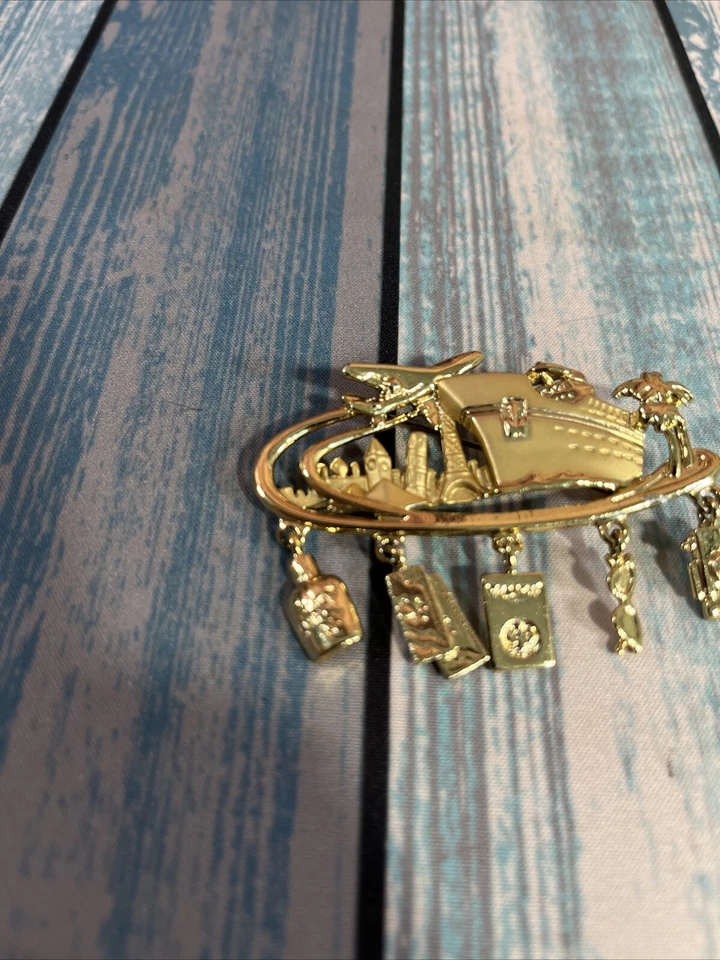 Broche Danecraft Vacaciones Crucero Barco Viaje Tema Avión Tono Dorado Cuelga Dijes Foto 2 de 4