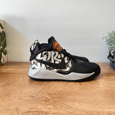 Nike Team Hustle D9 Low Graffiti - CQ3705-001 Basketball Shoes Size 5.5Y GS