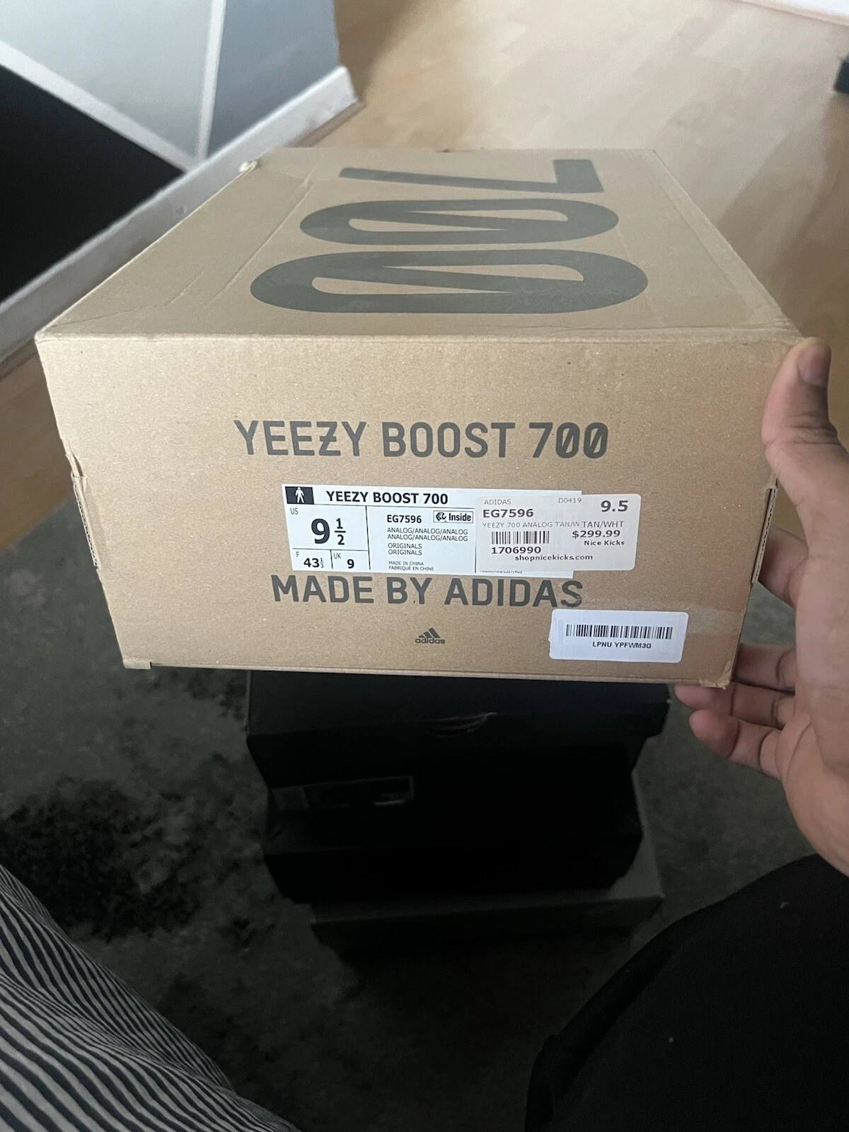 Yeezy 700 analogico