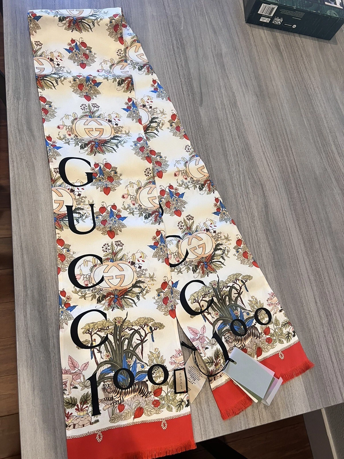 Écharpe GUCCI 100e anniversaire soie Italie neuf avec étiquettes rare